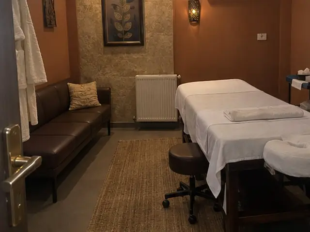 Deri kanepeli, halılı masaj odası — Fındıklı, Masaj Salonun